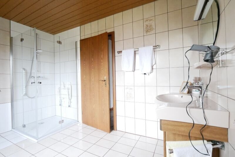 Wohnhaus mit PV Anlage in traumhafter Lage bei Lichtenfels, Bild 6