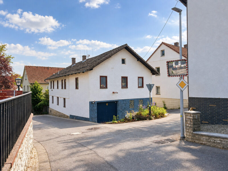 Sanierungsbedürftiges Haus in Lützelbuch, 96450 Coburg / Lützelbuch