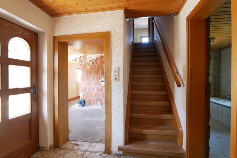 Wohnhaus mit großem Grundstück in guter Lage, Bild 8