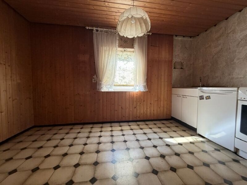 Interessantes Wohnhaus mit Nebengebäude und Felsenkeller, Bild 6