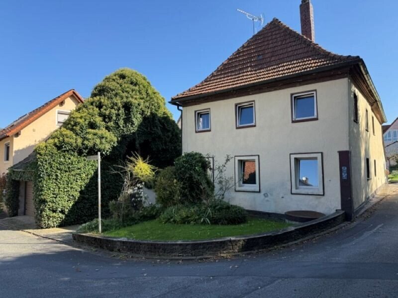 Interessantes Wohnhaus mit Nebengebäude und Felsenkeller, Bild 2